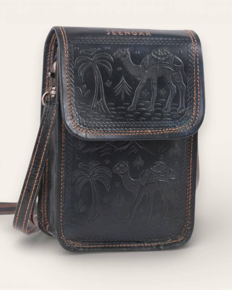 The Nagaur Sling in Dark Olive, adjustable strap detail