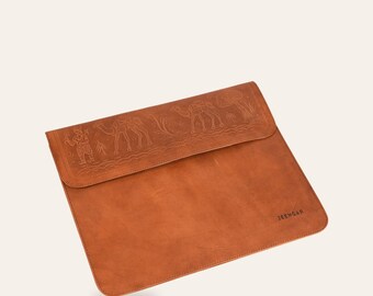 MacBook 15 and 16 Tech Sleeve, Hohenstein Real Leather in Desert Tan, Barmer