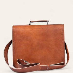 Back view of The Mewad Messenger with its top carry handle