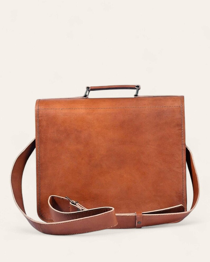 Back view of The Mewad Messenger with its top carry handle