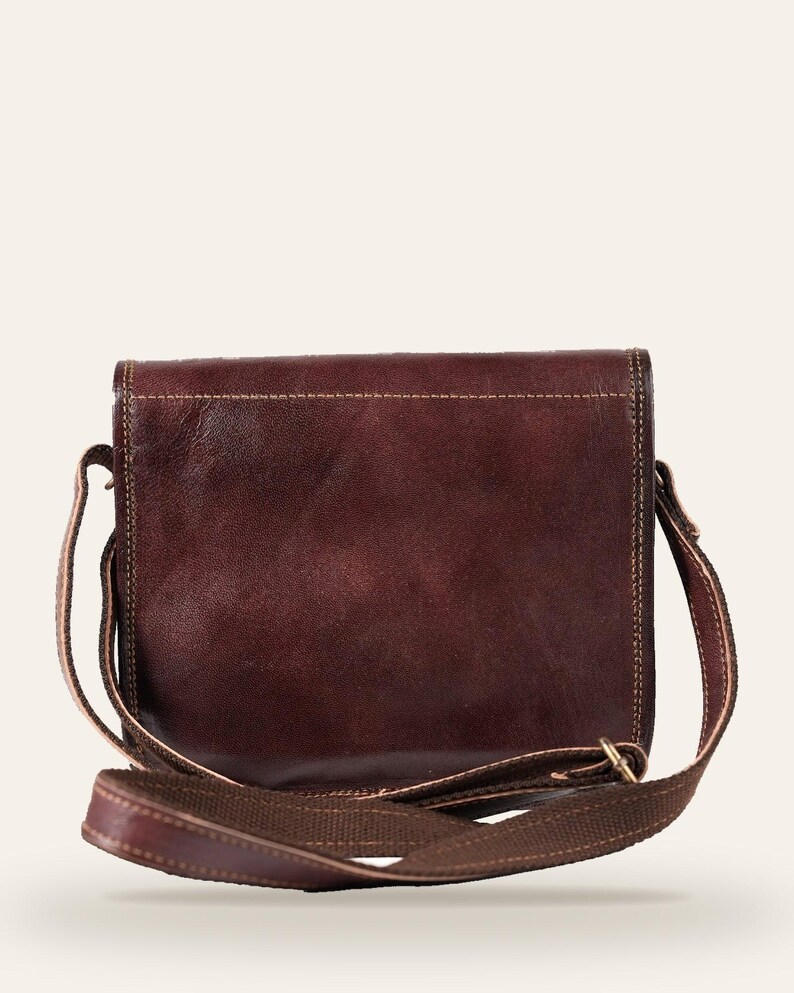 Back view of the Moruda Sling with its adjustable cross-body strap