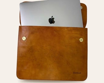Laptop Sleeve in Hohenstein-Certified Real Leather, Desert Tan, Barmer Tech Sleeve