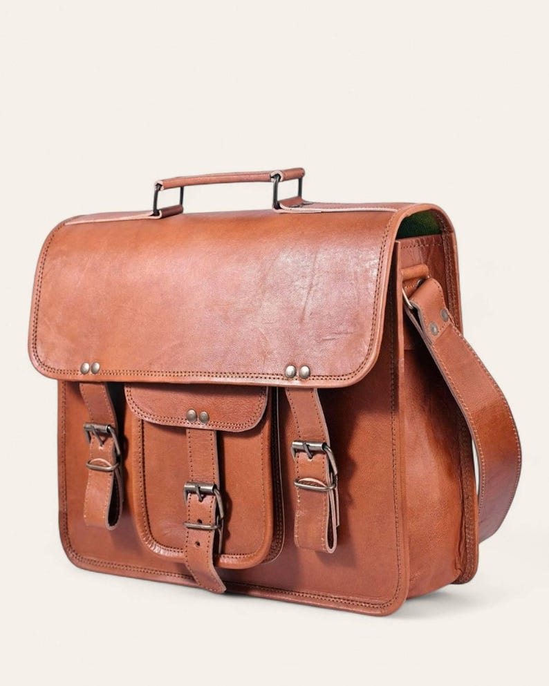 Side profile of The Mewad Messenger with its adjustable strap