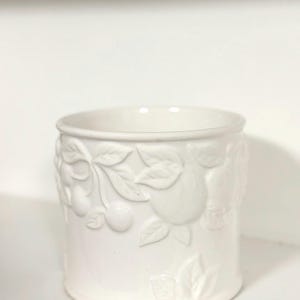 Vintage White Embossed Fruit Ceramic Cachepot, Farmhouse Utensil Crock, Neutral Kitchen Pot, French Country Planter