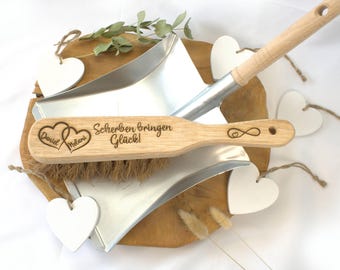 Polterabend Geschenk -  Einweihung - Personalisiertes Handfeger und Kehrschaufel Set – Individuelle Gravur mit Namen und Spruch - ManuCrea
