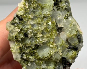 107g Natürlicher Epidot & Quarz Cluster - Hochwertiges Kristallmuster - Hakkari, Türkei