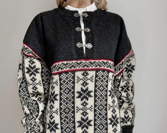 Vintage Norwegian Wool Sweater – Nordic Snowflake Pattern, Pewter Clasps