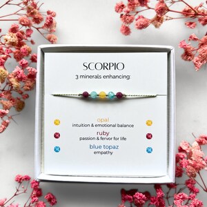 Bracciale dello Scorpione con segno zodiacale / Opale, rubino e topazio blu