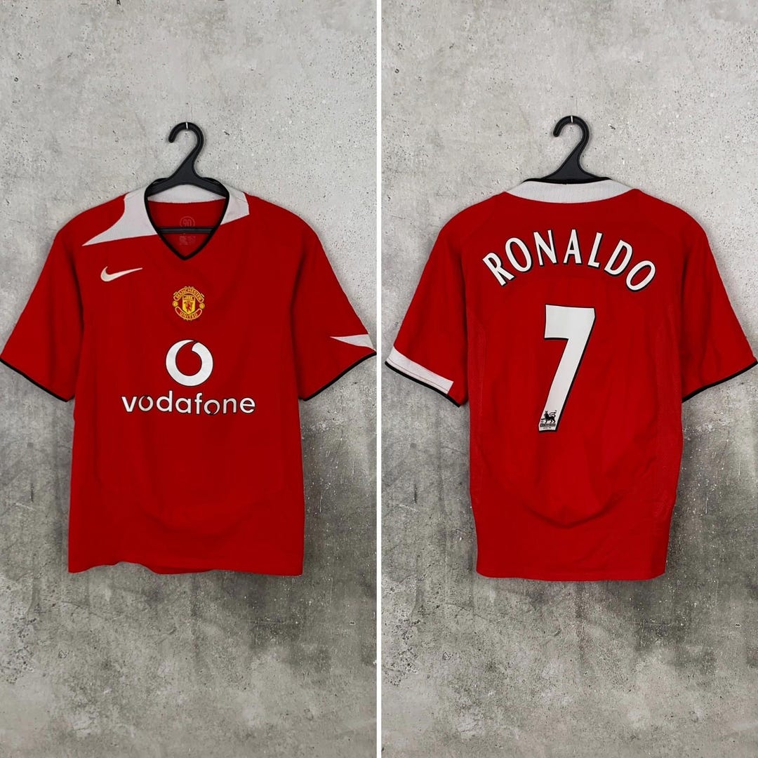 Vintage 2004/2006 Manchester United Home Football Shirt #7 Ronaldo