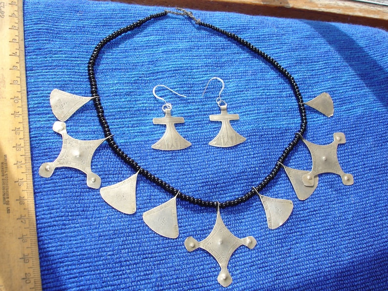 goddess earrings set agate beads Niger Tuareg hand engraved tested silver necklace