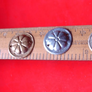 10 x Turkoaman style round coin discs with two holes - VARIOUS   W20 mm