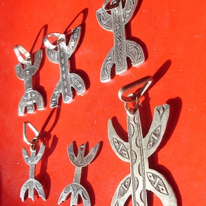 Colgante marroquí de plata con alfabeto amazigh Tifinagh grabado a mano - VARIOS