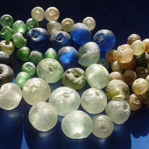 Cuentas redondas de vidrio reciclado krobo hechas a mano de Ghana African Trade - VARIOS