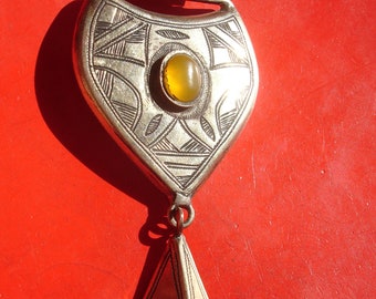 Niger Tuareg hand engraved YELLOW agate shaped pendant L85 mm