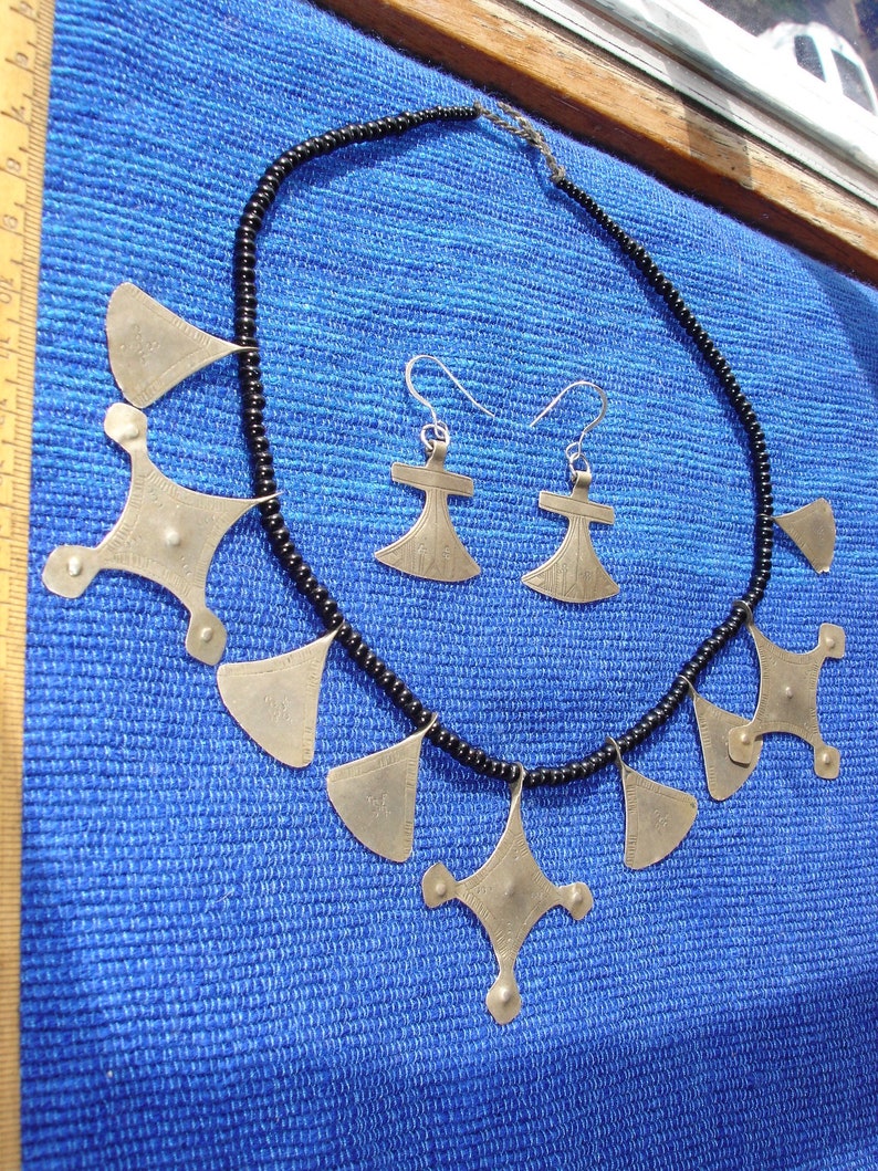 goddess earrings set agate beads Niger Tuareg hand engraved tested silver necklace