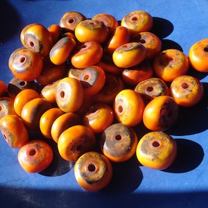 Perlina sintetica in resina arancione marocchina - VARIE