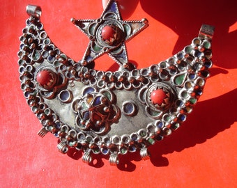 MoroccanTuareg style hand made tarnished enamel pendant with red jewels and five loops W90 mm
