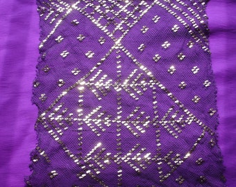 Antikes ägyptisches koptisches Stück aus violettem und silbernem Assuit-Tüll, 25 x 33 cm