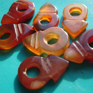 Mauritani Tuareg small agate tanfout BROWN and RED triangle pendant - VARIOUS