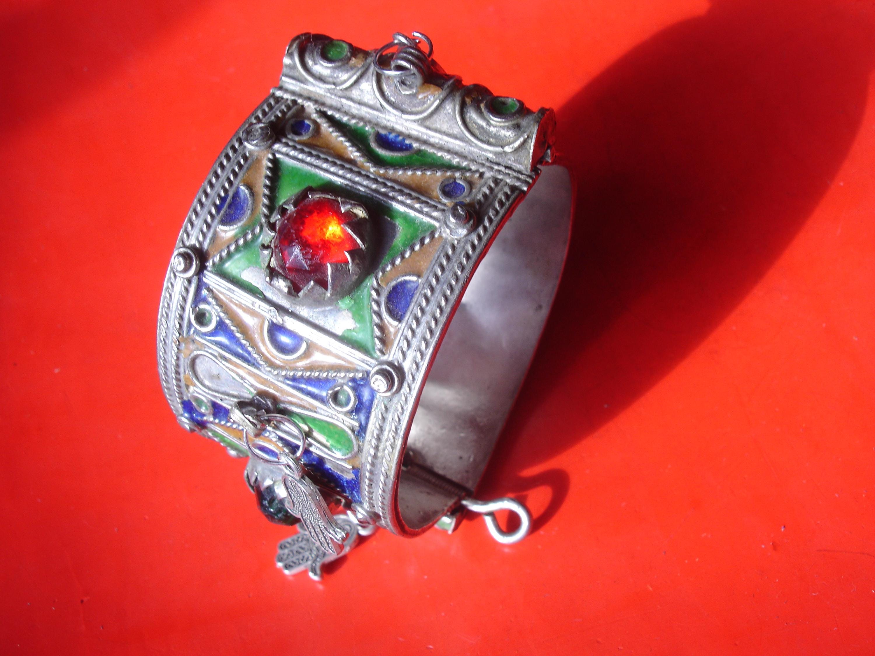 モロッコのトゥアレグ風、緑色の変色した手作りのエナメルブレスレット