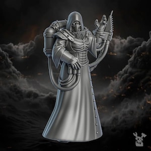 Peut inclure: Une figurine grise, encapuchonnée, avec un masque respiratoire et un long manteau. La figurine a un sac à dos et un bras mécanique avec une scie. Modèle imprimé en 3D, probablement pour le jeu de table ou l'exposition.