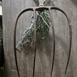 late 19th century to early 1900s pitchfork 4 tine wall decor primitive accessory, towel rack prim farmhouse barn style functioning tool