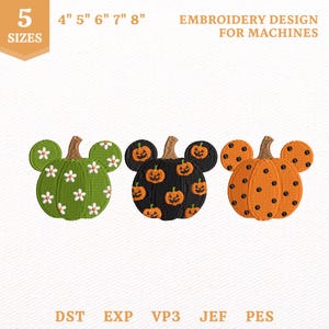 Op de afbeelding: Drie machineborduurontwerpen in pompoenvorm met muisachtige oren. De eerste is groen met witte bloemen, de tweede zwart met oranje pompoenen, de derde oranje met zwarte stippen. Tekst: 5 SIZES, 4" 5" 6" 7" 8", EMBROIDERY DESIGN FOR MACHINES, DST, EXP, VP3, JEF, PES.