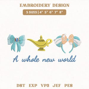 Puede incluir: Diseño de bordado con un lazo turquesa, una lámpara dorada y una diadema con lazo. El texto "A whole new world" está debajo. Disponible en 5 tamaños: 10cm, 13cm, 15cm, 18cm y 20cm.