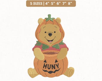 File per ricamo di Winnie the Pooh e amici su una zucca, festa di Halloween Disney (download immediato)