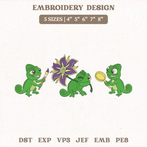 Könnte beinhalten: Stickdesign mit drei grünen Chamäleons, die verschiedene Objekte halten, darunter ein Pinsel, eine Blume und eine Lupe. Das Design ist in fünf Größen erhältlich: 10 cm, 13 cm, 15 cm, 18 cm und 20 cm. Der Text "EMBROIDERY DESIGN" steht oben.