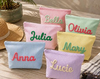 Seersucker Kosmetiktasche mit Namen personalisiert gestreift Chenille Schminktasche Kulturbeutel Damen Urlaub Strand Tasche Brautjungfer