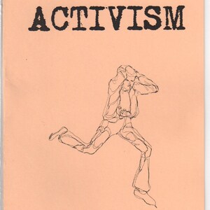 Könnte beinhalten: Eine Schwarzweiß-Zeichnung einer laufenden Person mit dem Text "GIVE UP ACTIVISM" und "A POSTSCRIPT" auf einem pfirsichfarbenen Hintergrund.