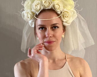 White Rose Flower Crown With Veil, Boho Wedding Floral Headband, Bridal Tiara with Branch Accents, Woodland Headpiece With Sparkling Tulle