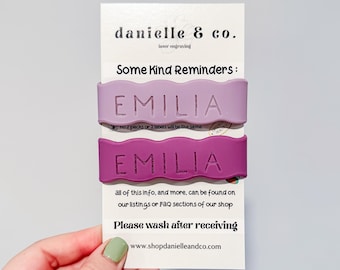Paquete de 2 etiquetas de silicona para biberones: lavanda/lila, etiqueta para biberón, etiqueta para boquilla, etiquetas personalizadas para guarderías, campamentos y cestas de Pascua.