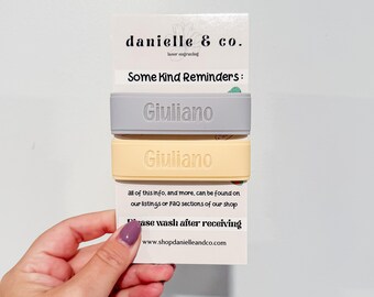 Paquete de 2 etiquetas de silicona para biberones: Glaciar/Ranúnculo, etiqueta para biberón, etiqueta para sorbete, etiquetas personalizadas para guardería, etiquetas para campamento, canasta de Pascua