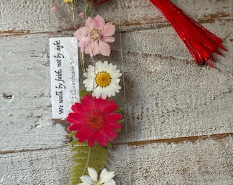 Dried Flower Bible Verse *2 Corinthians 5:7* Bookmark