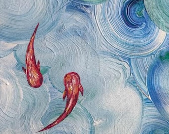 Könnte beinhalten: Abstraktes Gemälde mit zwei roten Fischen, die in einem Meer aus wirbelnden blauen und weißen Pinselstrichen schwimmen. Das Kunstwerk hat einen strukturierten, pastosen Stil mit sichtbaren Pinselstrichen, die ein Gefühl von Bewegung und Tiefe erzeugen. Die Farbpalette wird von Blau- und Weißtönen dominiert, mit roten Akzenten.
