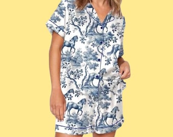 Women's Blue Horse Forest Pajama Set, Vintage Toile de Jouy Equestrian Lounge Wear