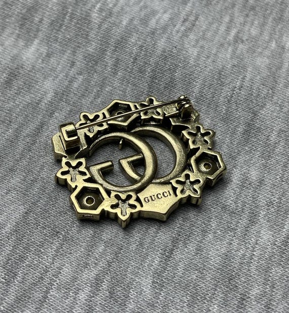 【ヴィンテージ】GUCCI ブローチ　カラーストーン　GG ゴールド　大きめ グッチのヴィンテージゴールドブローチ（カラーストーン付き） - Etsy 日本