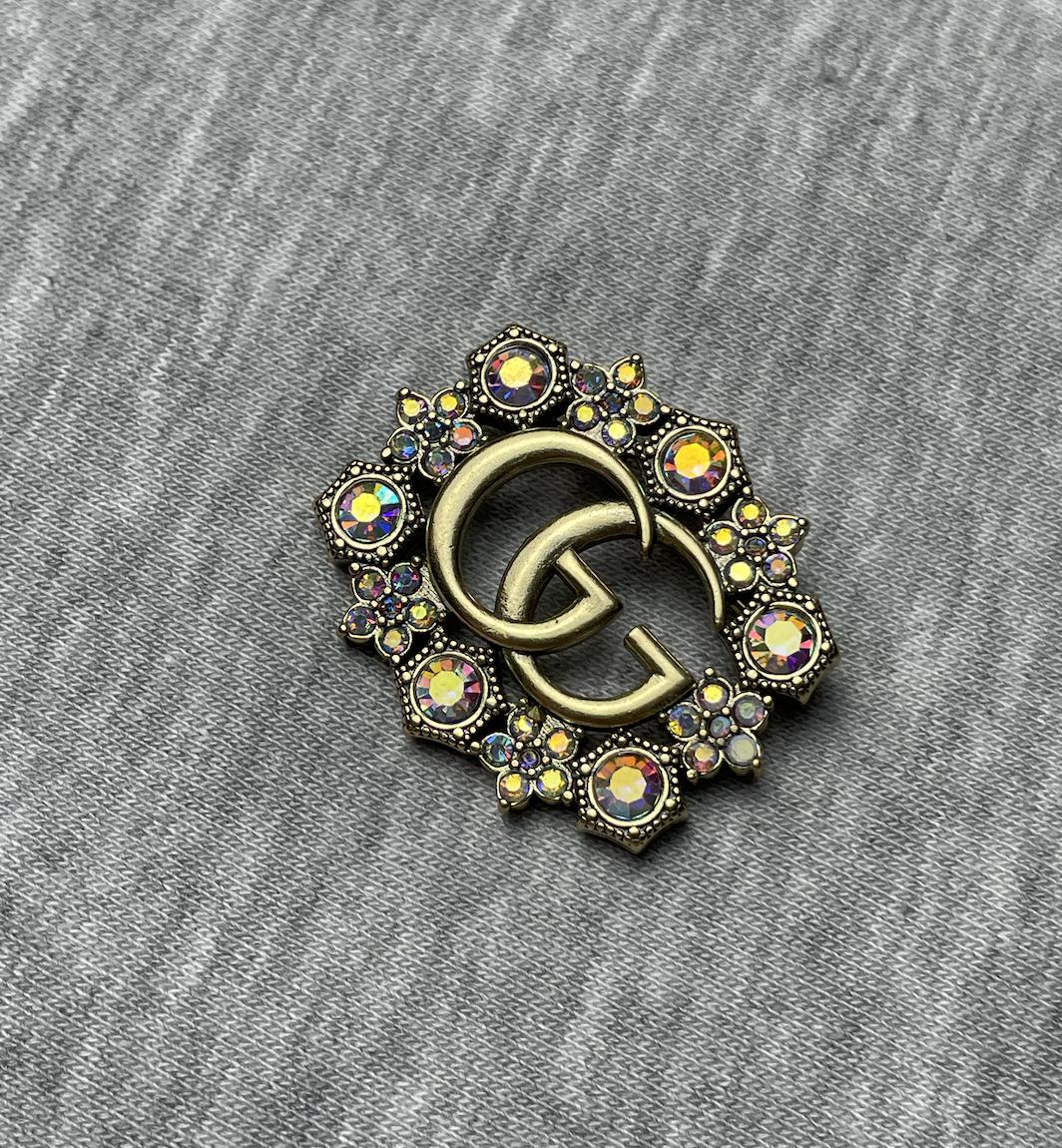 グッチのヴィンテージゴールドブローチ（カラーストーン付き） - Etsy 日本