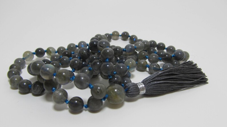 Ready to ship labradorite 108 beads knotted mala in 6mm intuition and conscient dreaming tassel necklace Hand knotted by Sphalie