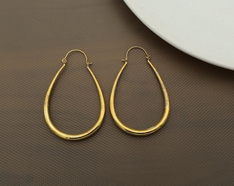Gold Teardrop Creolen, Minimalistische große Creolen, Leichte Ohrhänger Creolen, moderner Statement Schmuck, Geschenk für Sie