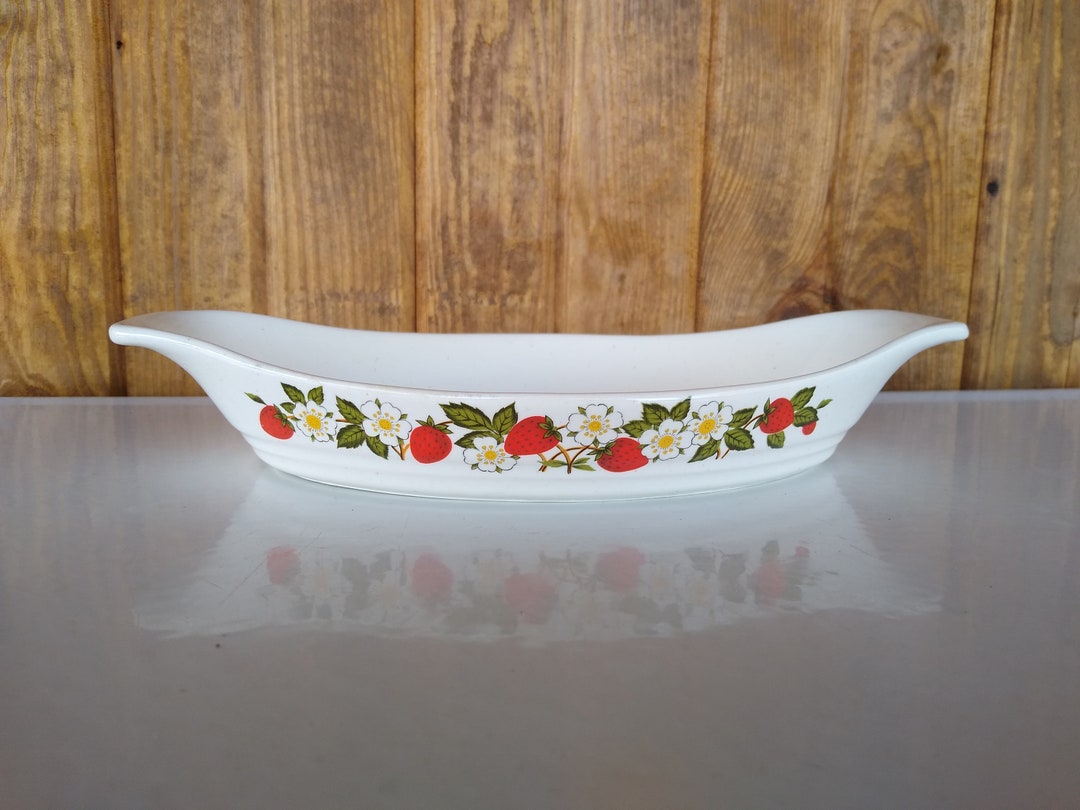 Sheffield Strawberries and Cream Oval Casserole Dish, Strawberries N