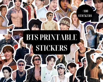 Puede incluir: Una colección de más de 100 pegatinas imprimibles con varios retratos de los miembros del grupo musical BTS. El gráfico central negro incluye el texto blanco BTS PRINTABLE STICKERS y una insignia circular que indica +100 STICKERS.