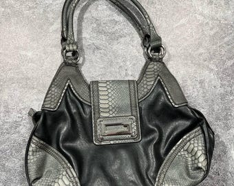 Sac à bandoulière Guess en cuir noir gris à imprimé serpent