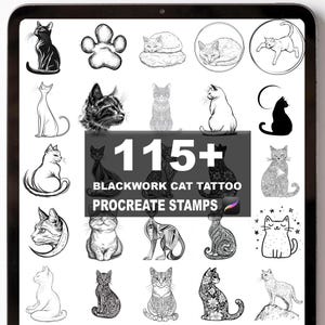 Może przedstawiać: Ekran tabletu cyfrowego wyświetla kolekcję czarno-białych ilustracji kotów. Tekst brzmi "115+ Blackwork Cat Tattoo Procreate Stamps". Obrazy obejmują różne pozy i projekty kotów.