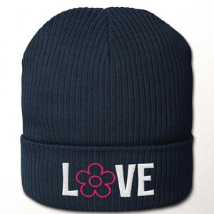 Beanie van biologisch katoen - &#39;Love&#39; geborduurd bloesemontwerp | Gezellige botanische wintermuts