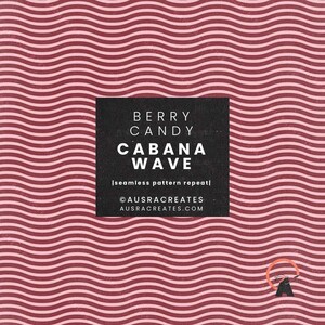 Peut inclure: Un motif répétitif composé de lignes ondulées horizontales alternant des nuances de rouge baie foncé et de rose clair. Une étiquette rectangulaire noire centrale affiche le texte BERRY CANDY CABANA WAVE, seamless pattern repeat, et AUSRACREATES.COM.