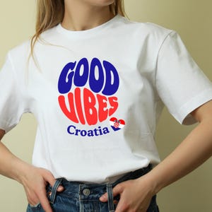 Kroatien Fussball Uhr Party T-Shirt | Spieltag Fan Bekleidung | Country Colors Retro College T-Shirt Bild 1