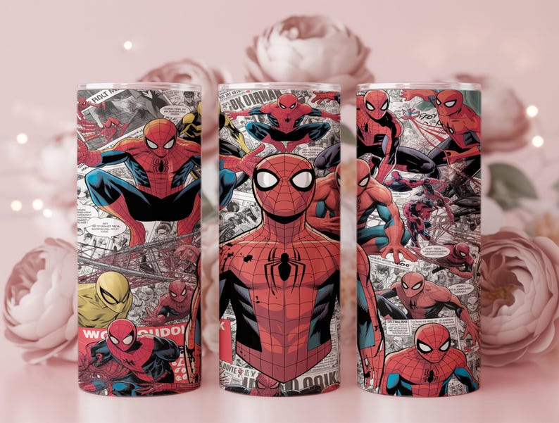 K&ouml;nnte beinhalten: Drei Edelstahlbecher mit einem Spider-Man-Comic-Design. Die Becher zeigen Spider-Man in verschiedenen Actionposen vor dem Hintergrund von Comic-Panels in Rot, Blau und Schwarz.